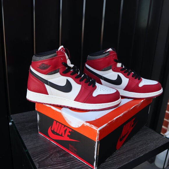 Air Jordan 1 Retro High OG "Chicago Lost and Found" Sneaker - Picture 11 of 12